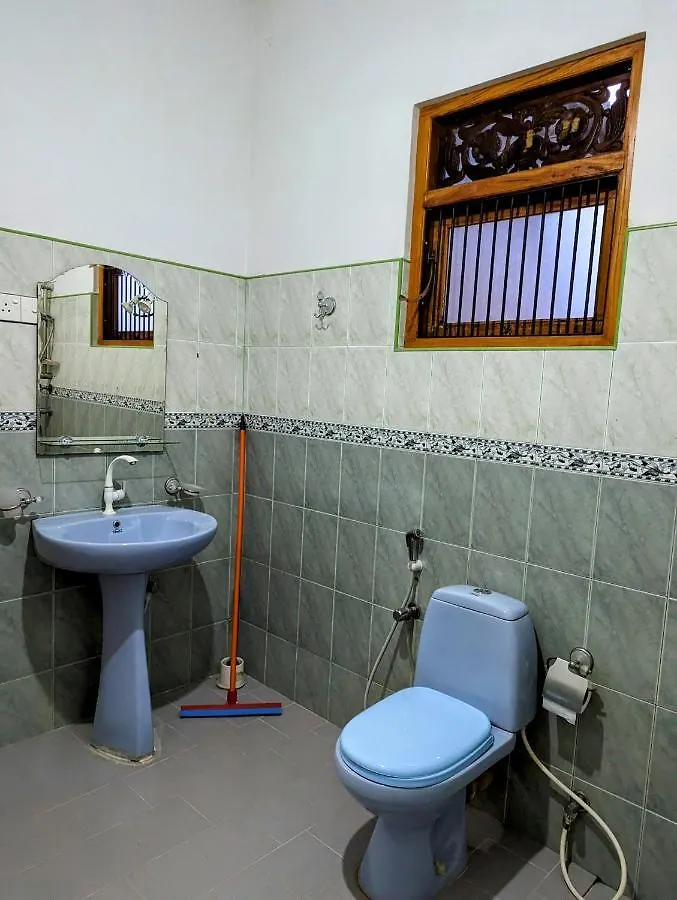 Moon Water'S Edge Apartment Kandy Homestay