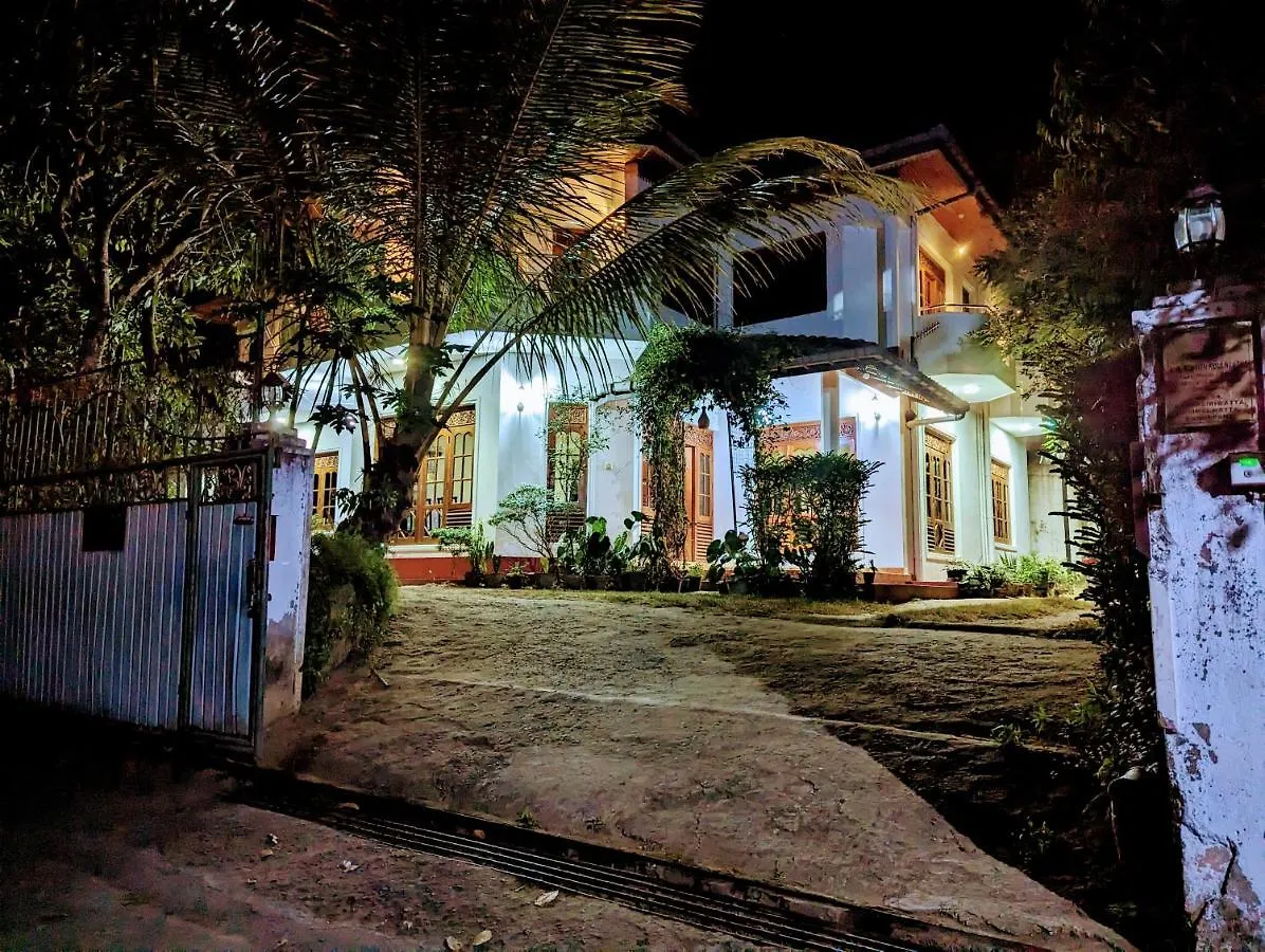 Moon Water'S Edge Apartment Kandy