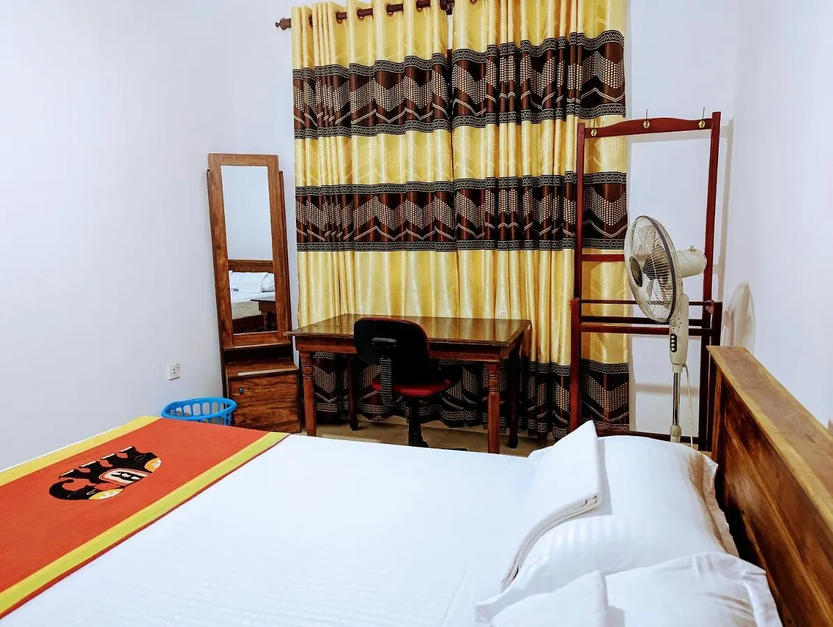 Moon Water'S Edge Apartment Kandy Homestay