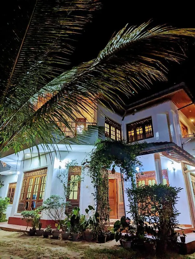Moon Water'S Edge Apartment Kandy Homestay
