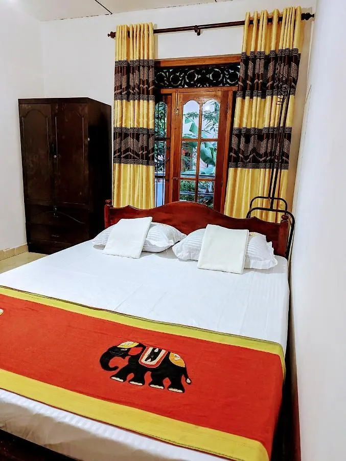 Moon Water'S Edge Apartment Kandy